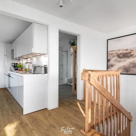Pier 18 Apartment *