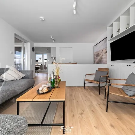 Pier 18 Apartment *