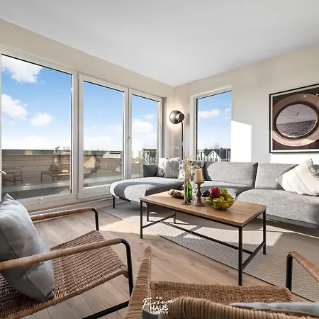 Pier 18 *